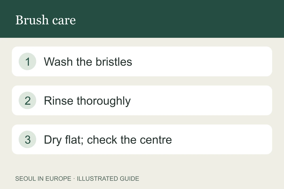 How to wash makeup brushes without leaving the middle damp